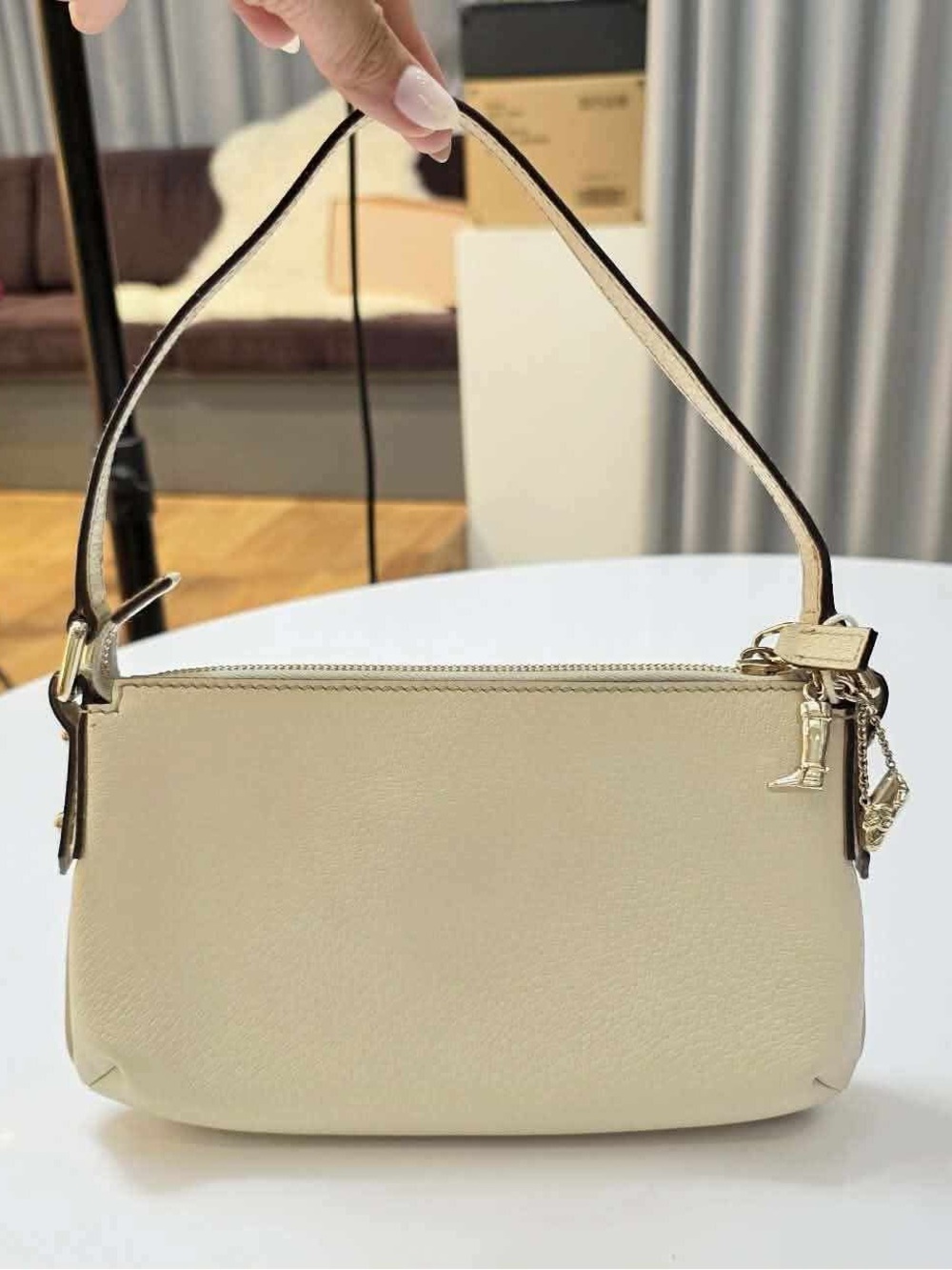 Gucci Cream Leather Shoulder Bag with Gold Hardware Charm